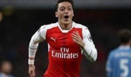 厄齐尔最新爆料图片视频,揭秘足球场背后的故事