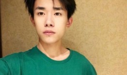 易烊千玺家世爆料视频,家族背景曝光，揭秘明星背后的故事