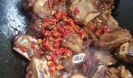 爆料牛排骨的做法视频,跟着视频学做香浓爆汁牛排骨