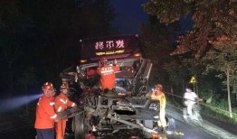 信阳交通事故最新爆料,多车连环相撞，现场情况紧急！