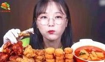 娱乐吃瓜酱吃饭视频,揭秘网红美食短视频背后的故事