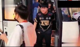 崔尊女友爆料视频播放,揭秘背后惊人真相