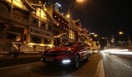 洪崖洞吃瓜网红是谁呀,揭秘网络红人的神秘面纱