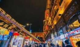 洪崖洞吃瓜网红是谁呀,揭秘网络红人的神秘面纱